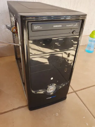 CPU Dual Core 2GB Ram/ Sem HD não liga, não tem tampa lateral, não liga precisa de reparos