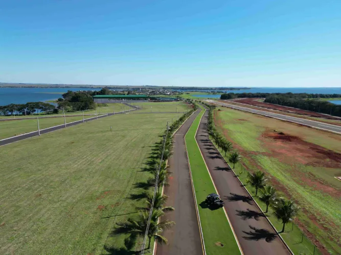 Lote 800m² à venda em Condomínio Punta Del Este - bem localizado em frente a pista de aviã