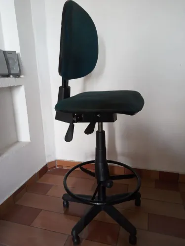 Cadeira giratória para recepção