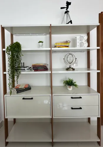 Estante Linda para Sala ou Escritório - Como Nova