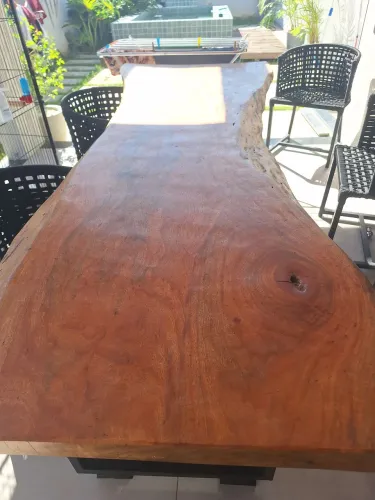 Mesa de amendoeira