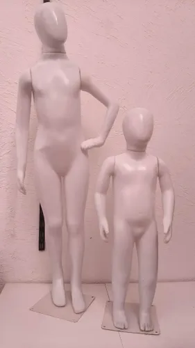 MANEQUINS INFANTIS À VENDA
