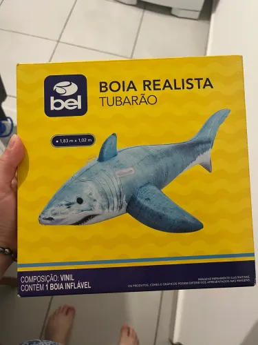 Boia tubarão realista
