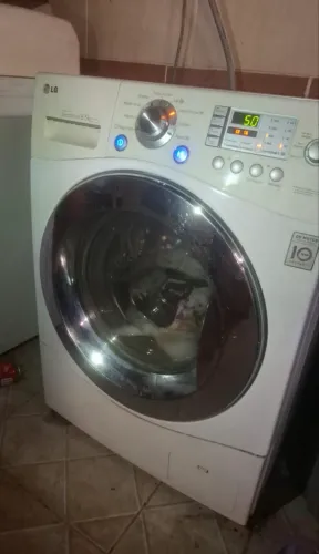 LG DirectDrive 8,5 KG Lava e Seca