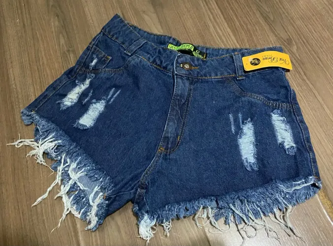 Short jeans escuro