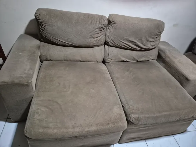 Sofá dois lugares. Divido em 10 no cartão