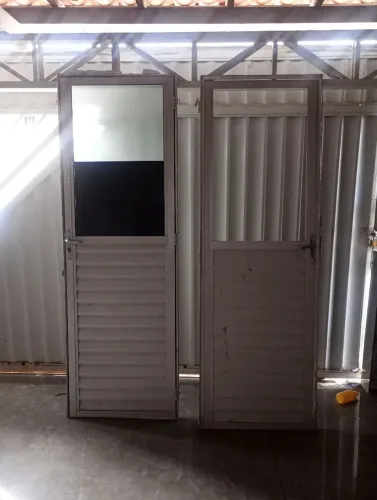 Vende-se,portas de alumínio