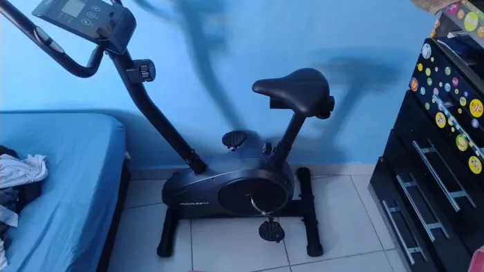 Bicicleta Ergométrica PodiumFit V300 - Magnética - 8 cargas de força - Silenciosa - 150kg
