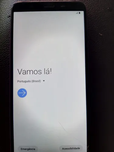 Celular j8