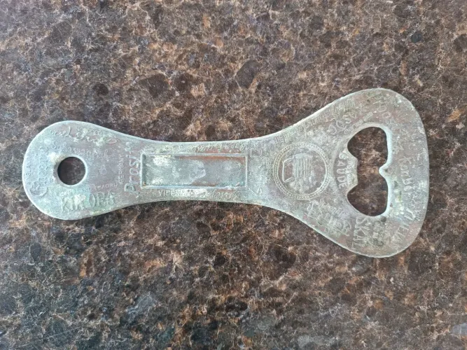 ?Abridor De Garrafa Antigo Latão Bronze Saudações Do Mundo