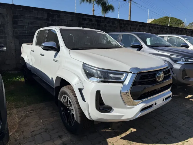 Toyota Hilux CD SRX Plus 4X4 2.8 TDI Die. Aut. 2026