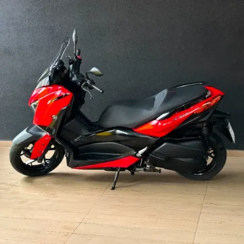 YAMAHA XMAX 250 2023 REVISADA UNICO DONO