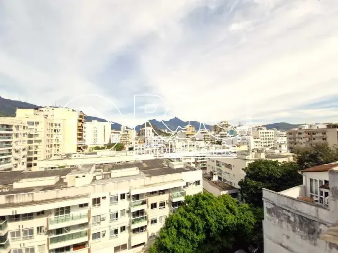 Imóvel para venda possui 122 metros quadrados com 3 quartos em Maracanã - Rio de Janeiro -
