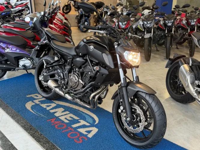 YAMAHA MT-07 MODELO 2025 - DESEMPENHO E PERSONALIDADE