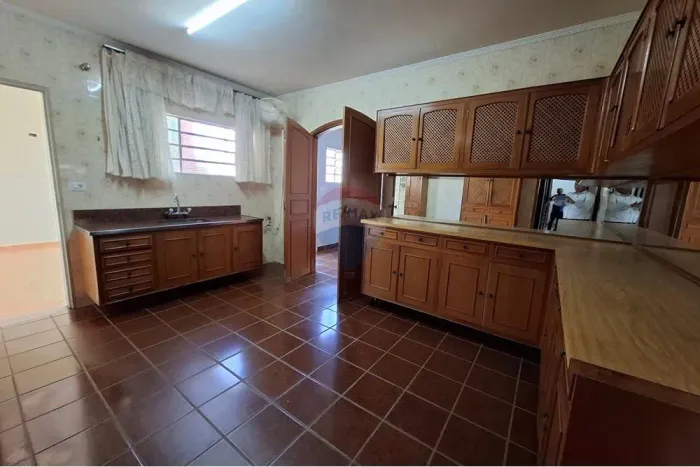 Casa Ampla com loja no Centro de Aguaí/SP - Oportunidade!