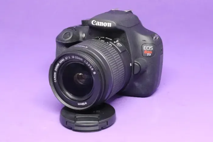 Canon Eos Rebel T5 8838 Clicks Com Lente 18-55 + Bolsa