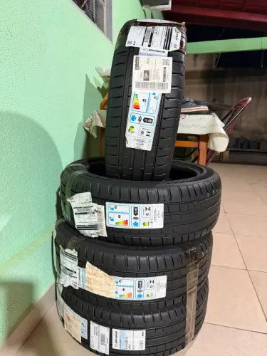 Pneu Michelin Aro 18 Pilot Sport 5 215/45R18 (93Y) XL