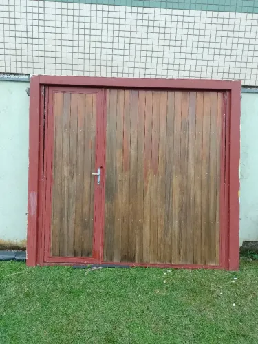 Portão de garagem contra peso revestimento em madeira largura 2,43 m X 2,20