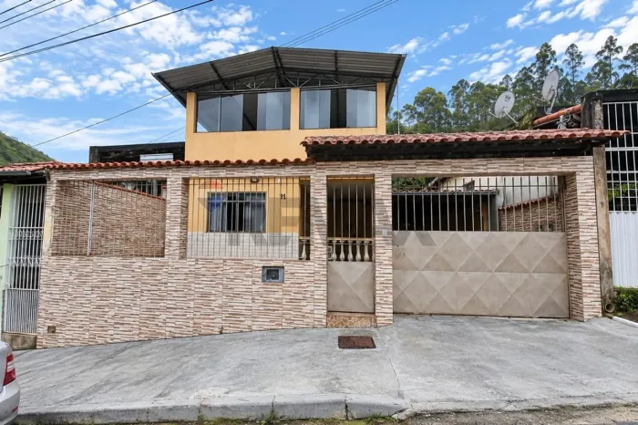 Casa com piscina e terraço Gourmet no Jardim Emaús