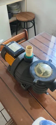 Bomba para Piscina Jacuzzi 5F-M1 1/2 CV 110V com Pré-Filtro ? Pouquíssimo Uso