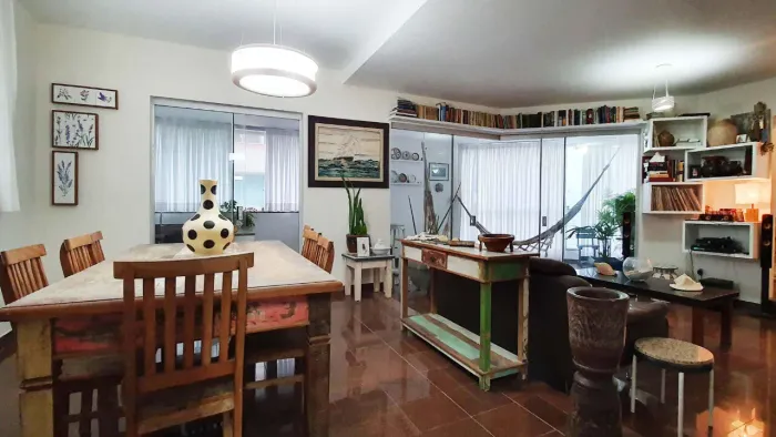 Apartamento no condomínio Mirante Santa Fé na praia do Éden em Guarujá