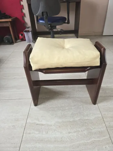Puff de madeira maciça