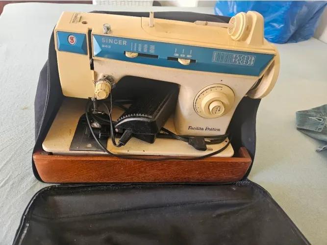 Máquina de costura portátil Singer