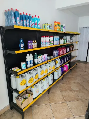 Vendo gôndola e acessórios para loja