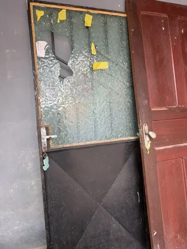 Vende-se porta