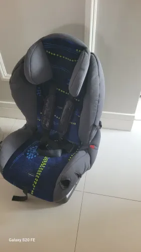 manequim e cadeira de carro