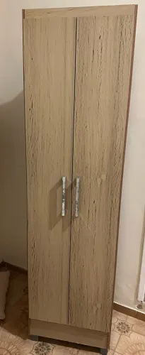 Lindo armário de duas portas