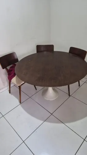 Mesa redonda de Madeira