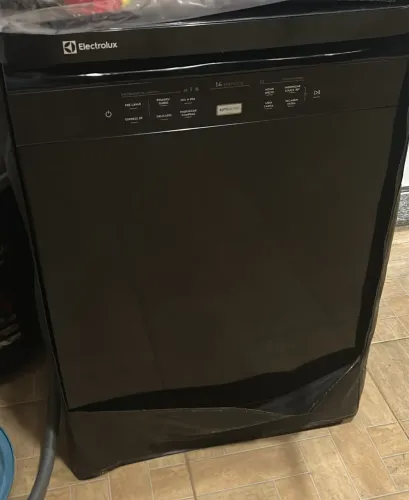 Lava-Louças Electrolux 14 Serviços LL14P Preta - usado 3x apenas