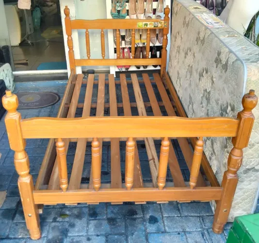 Cama de Solteiro em Madeira Maciça + Colchão Probel Guarda-Costas