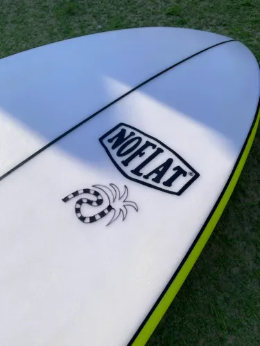 Prancha de surf Noflat Customs 5'7"