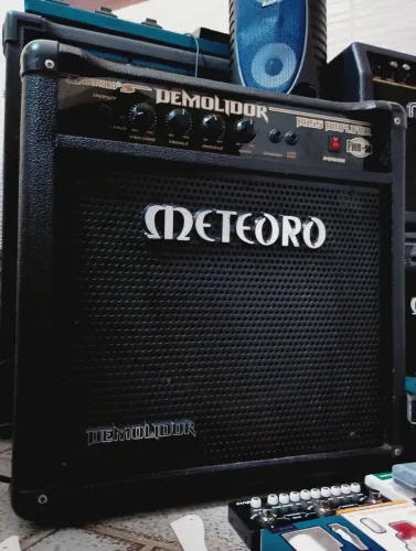 Amplificador Meteoro Demolidor FWB50