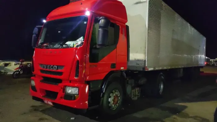 Conjunto iveco cursor 330 2012 e carreta 2007 28 paletes 