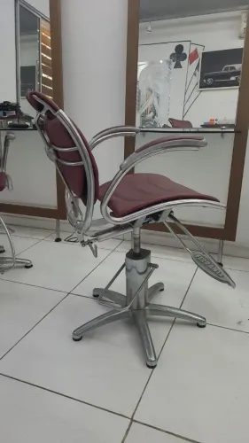 Cadeira e aparador Ferrante