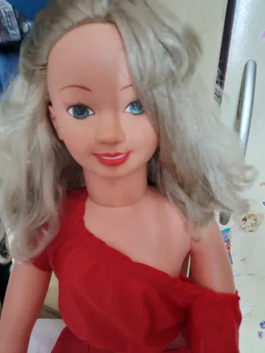 Linda Eliana.