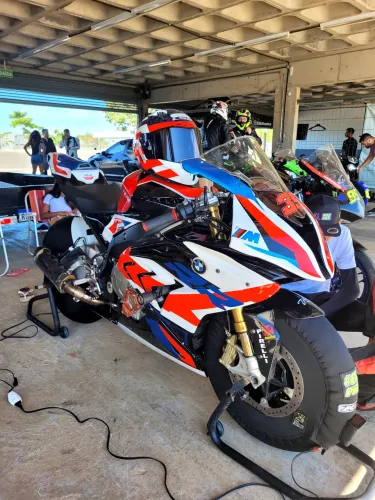 BMW s100rr pista e rua