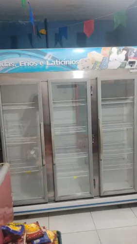 Expositor vertical auto serviço três portas top