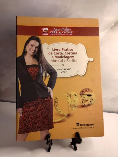 Livro para alunos curso modelagem e costura 