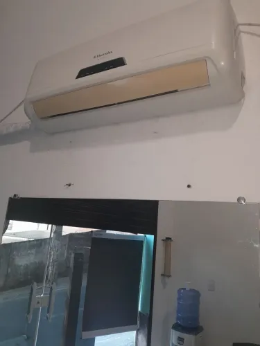 Vendo ar condicionado 9btu cadeiras do papai cadeiras corte salão completo