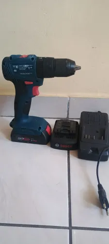 Furadeira e parafusadeira Bosch 