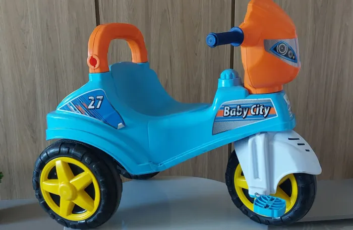 Triciclo infantil marca Maral