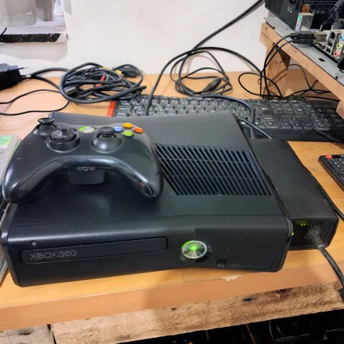 Xbox360 desbloqueado lt + 1 controle e fonte + 8 jogos em cd