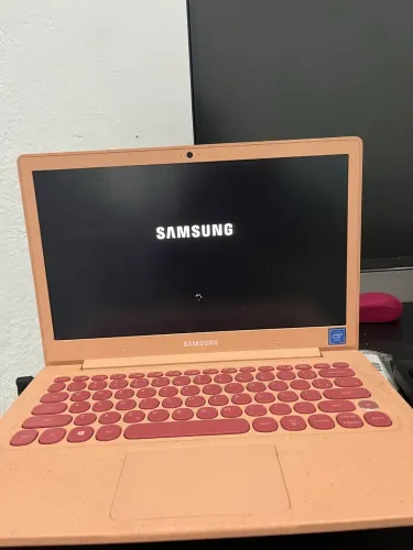 Samsung Flash F30 na cor rosa