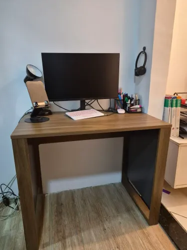 Escrivaninha semi nova