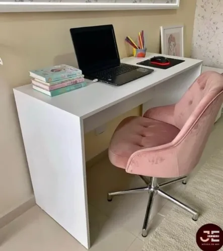Mesa de estudos branca em mdf