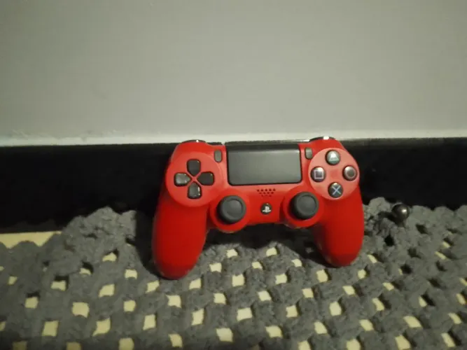 Controle ps4 lacrado nunca aberto vermelho 2 semana de uso,mas com defeito
